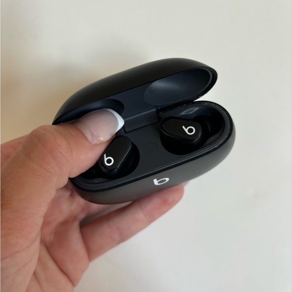 Beats Headphones - Picture 3 of 3